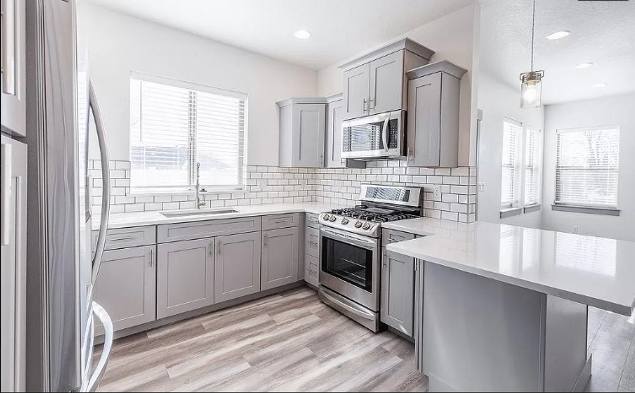 648 S Tylee Way - Photo 2 of 27
