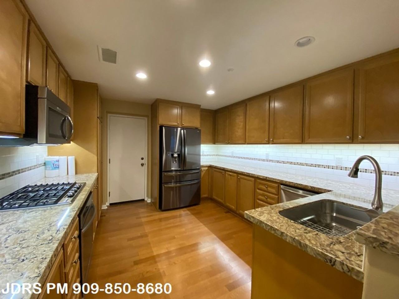 121 Roadrunner - Photo 2 of 14