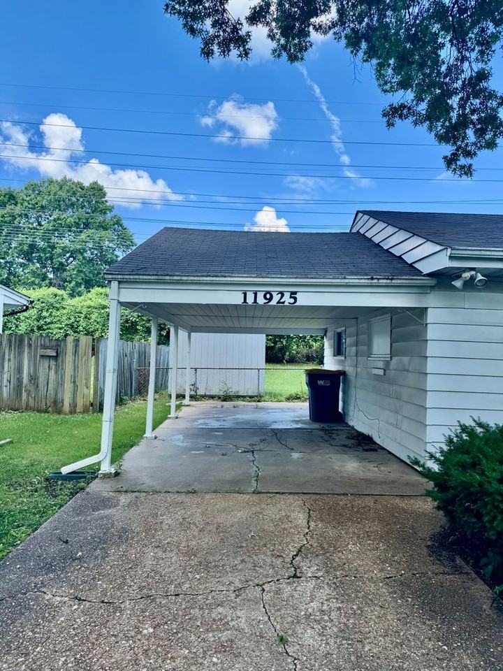 11925 Bridgevale Ave - Photo 3 of 14