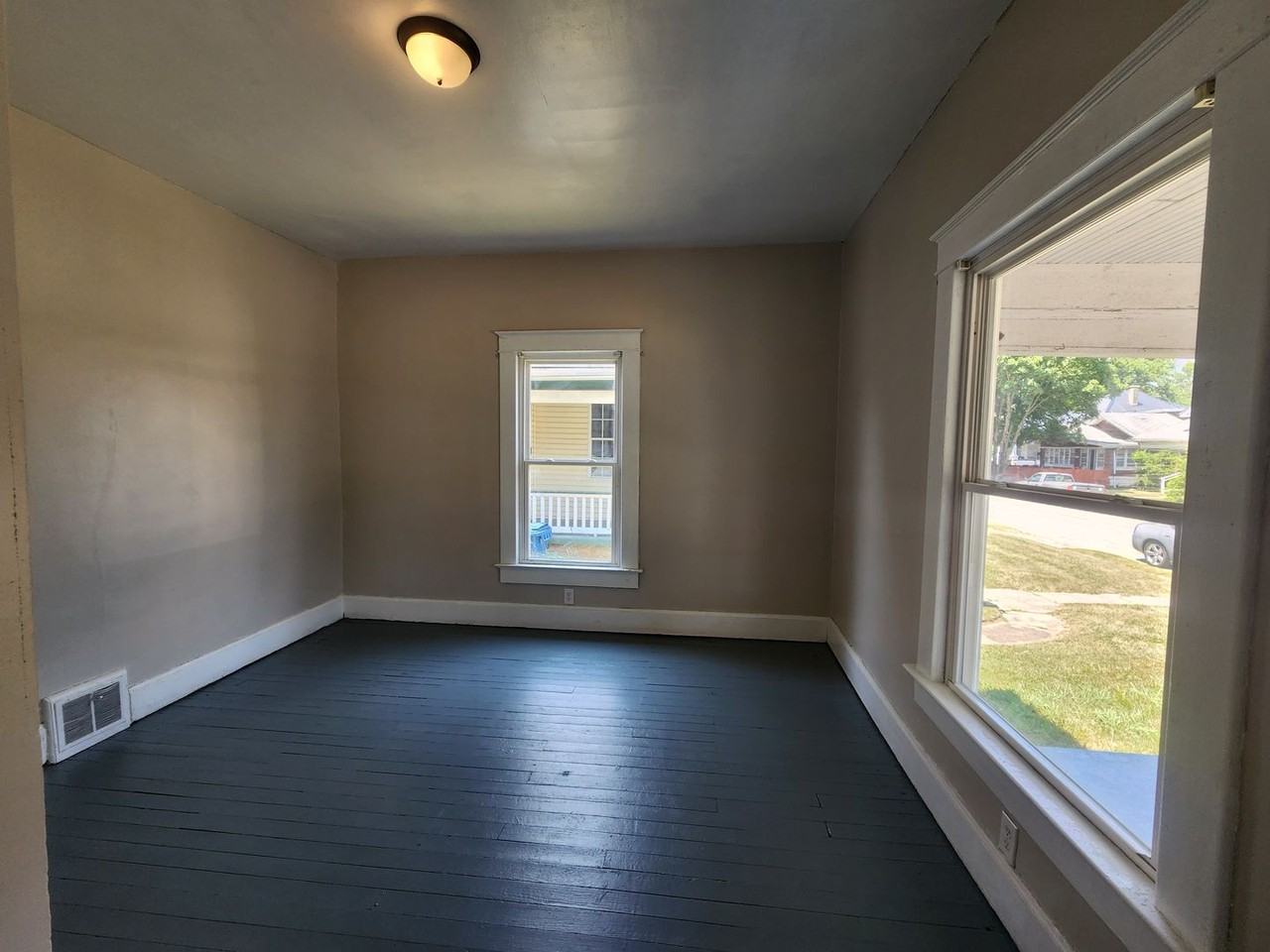 2639 Fenwood Ave - Photo 2 of 18