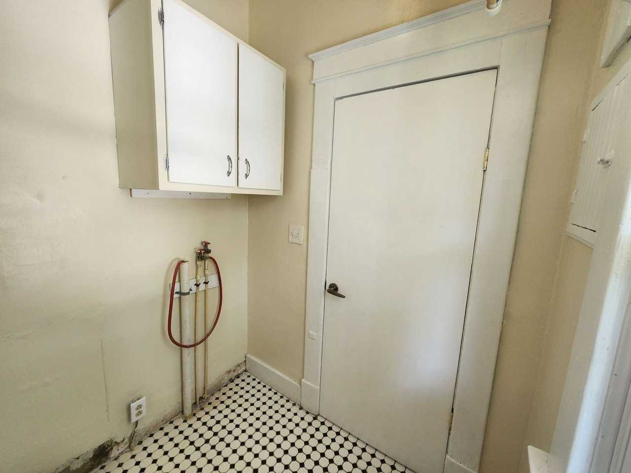 2639 Fenwood Ave - Photo 3 of 18