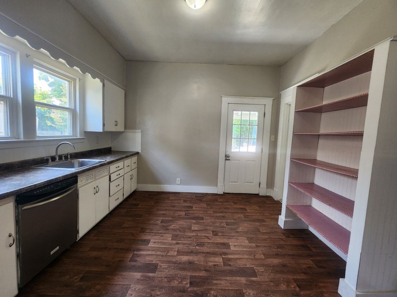 2639 Fenwood Ave - Photo 4 of 18