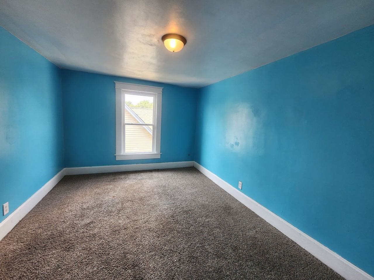 2639 Fenwood Ave - Photo 7 of 18