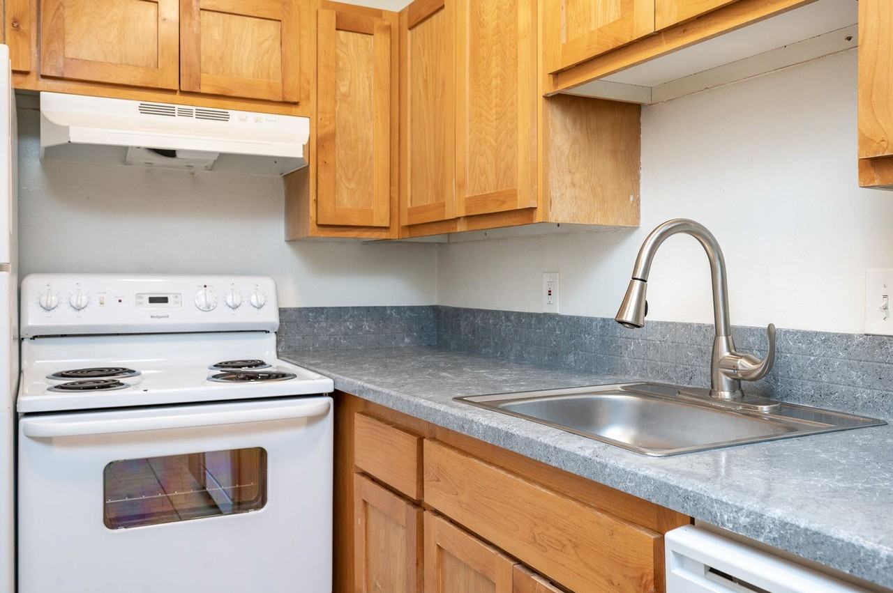 #311 HERITAGE 24 - Photo 3 of 7