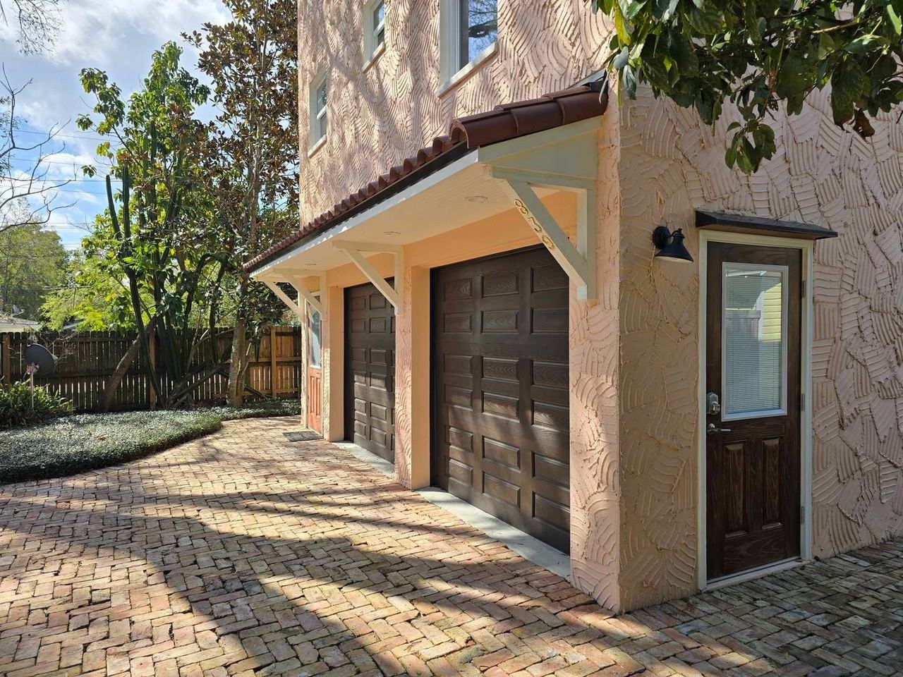 [837/839] Johnson Ave - Photo 2 of 10