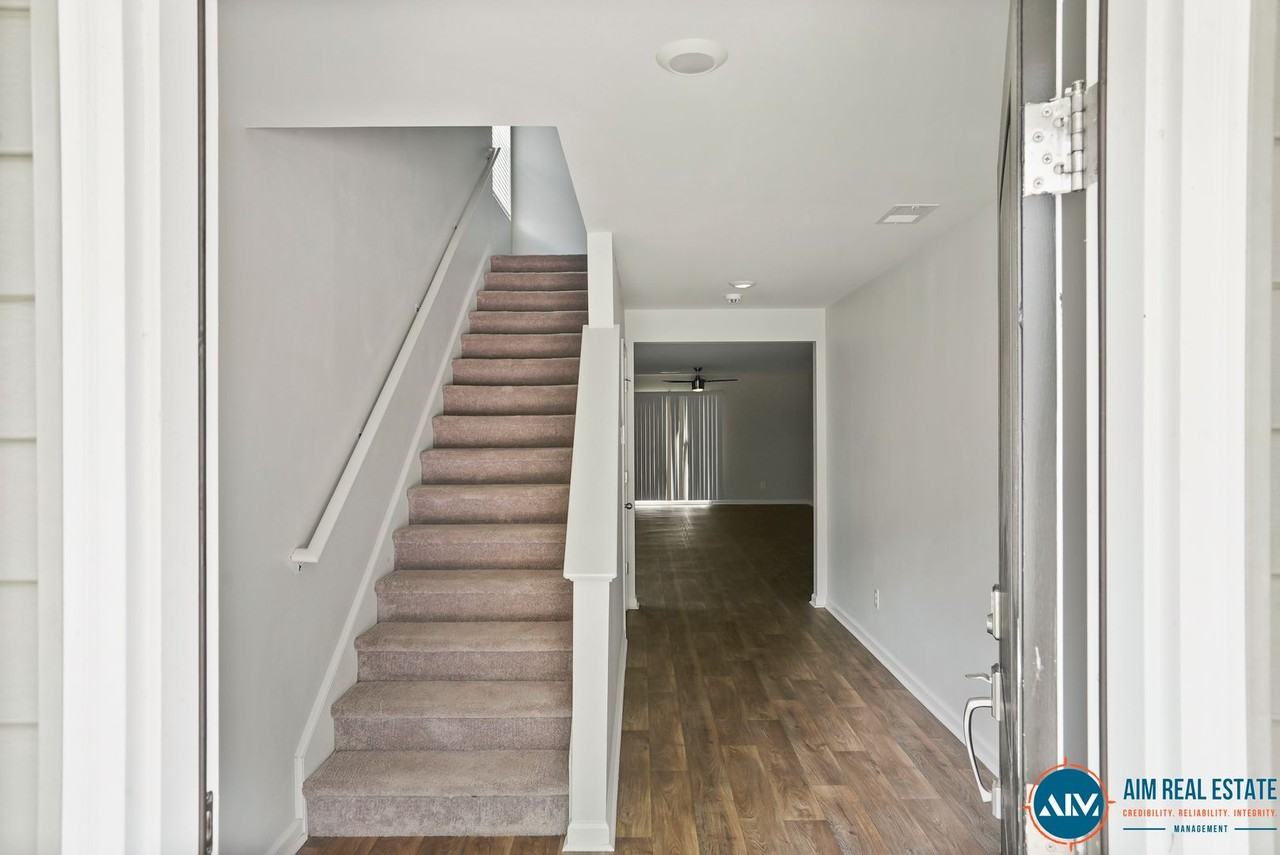 127 Auditorium Rd - Photo 5 of 50