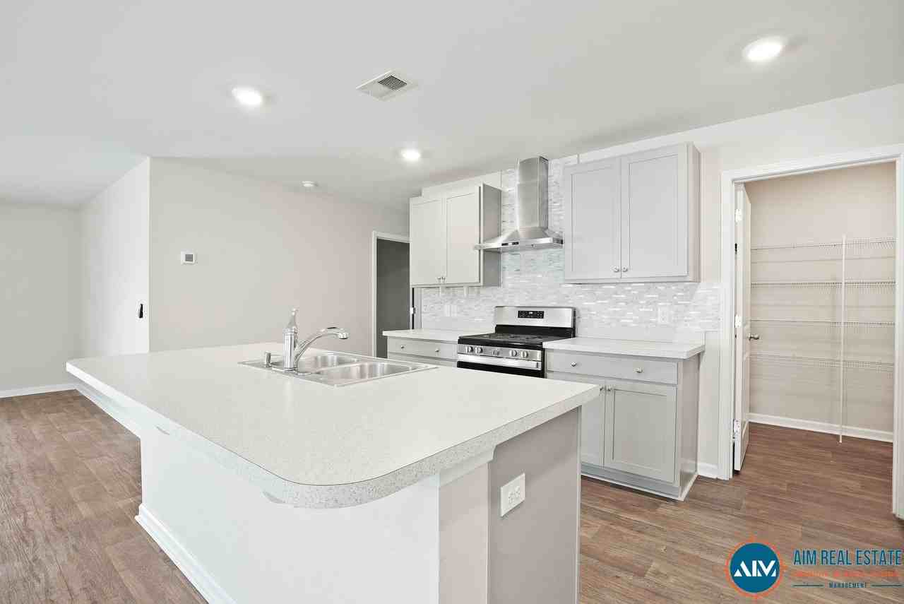 127 Auditorium Rd - Photo 7 of 50