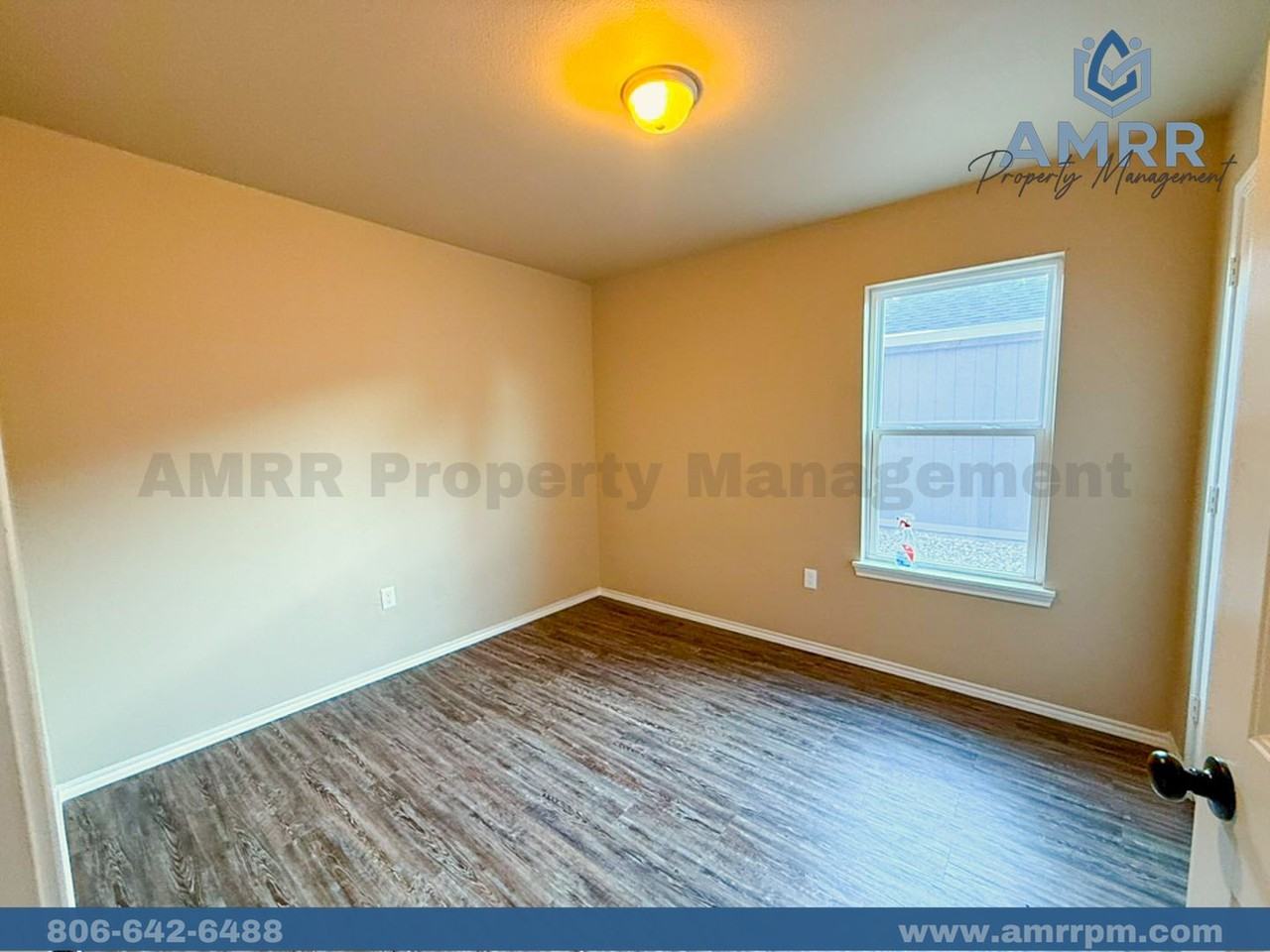 1501 E 14th St - Photo 4 of 9