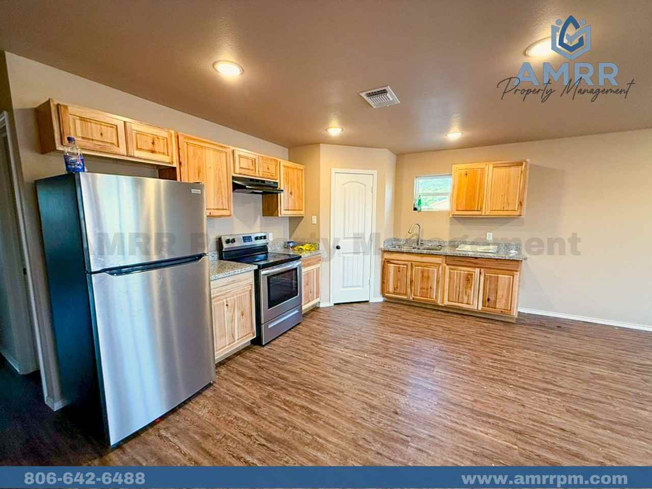 1501 E 14th St - Photo 5 of 9