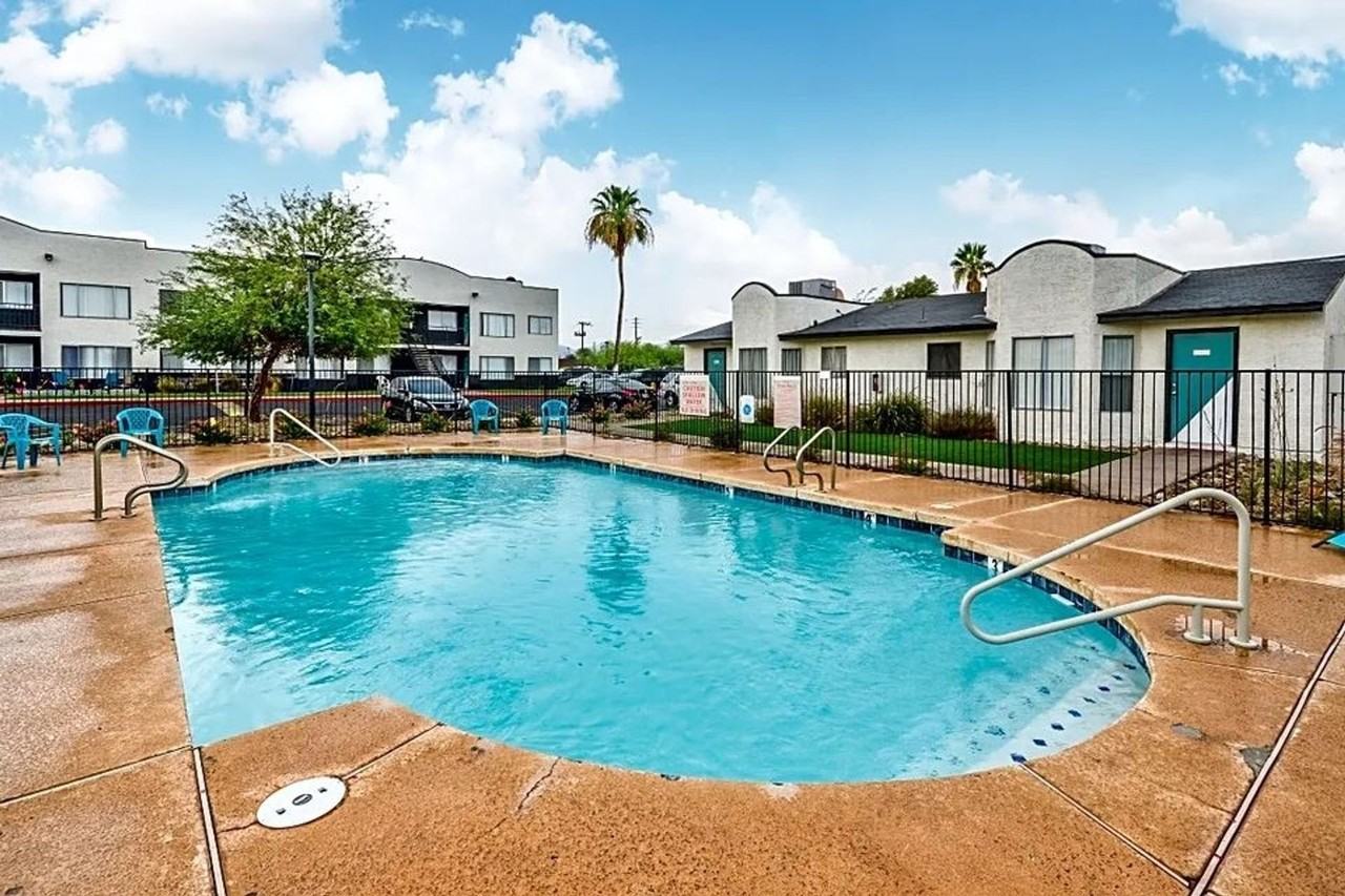 Ivy Off Central - Photo 4 of 50