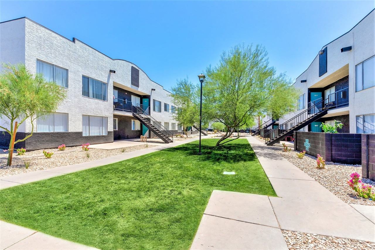 Ivy Off Central - Photo 6 of 50