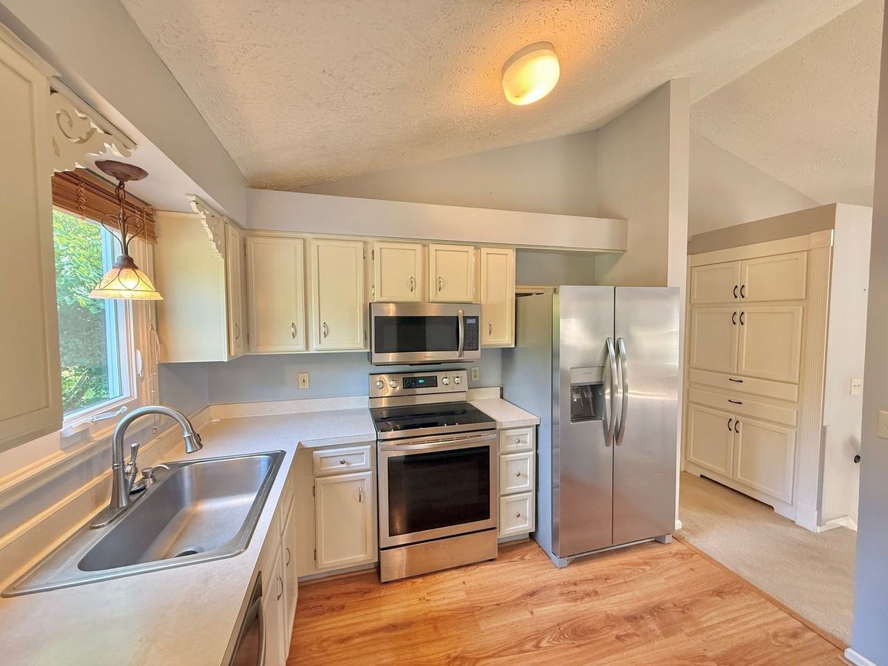 3349 Evergreen Cir - Photo 2 of 21