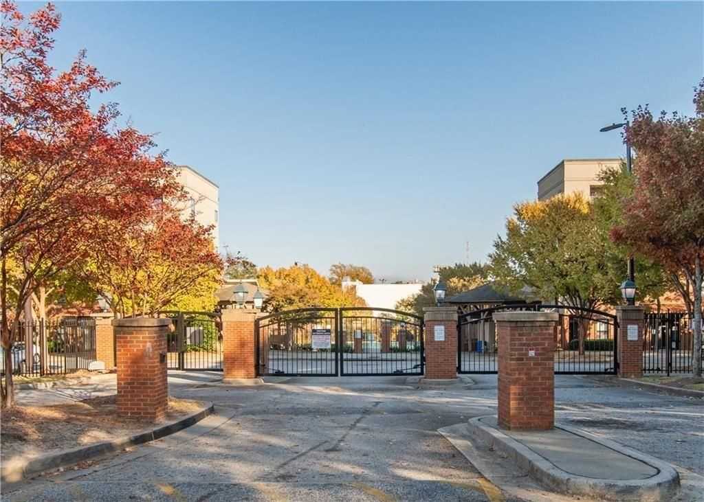 898 Oak St Sw - Photo 3 of 43