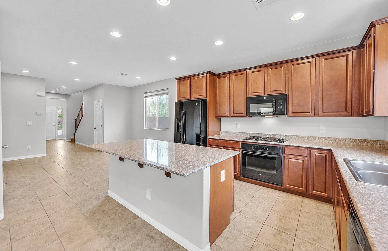 6506 Dolian Creek St - Photo 2 of 8