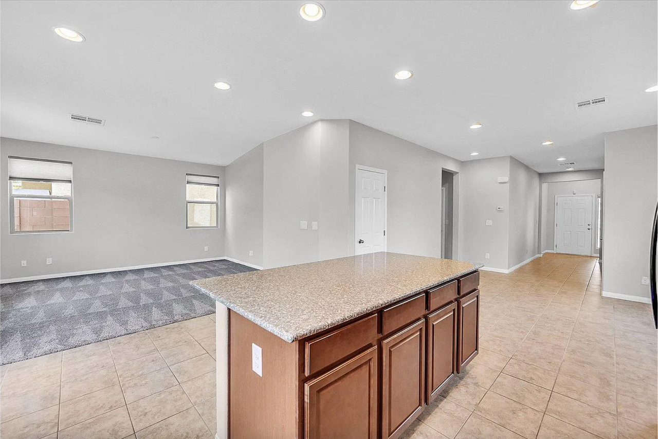 6506 Dolian Creek St - Photo 3 of 8