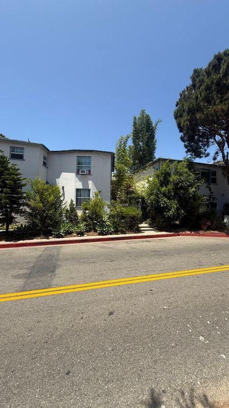 1701 Nichols Canyon Rd ##103 - Photo 2 of 25