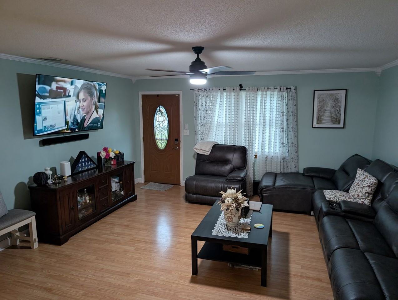 622 Slade St - Photo 2 of 14