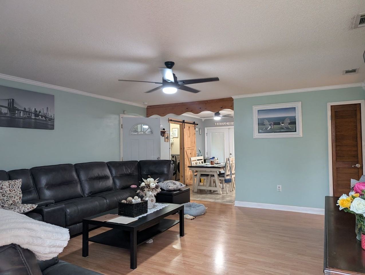 622 Slade St - Photo 3 of 14