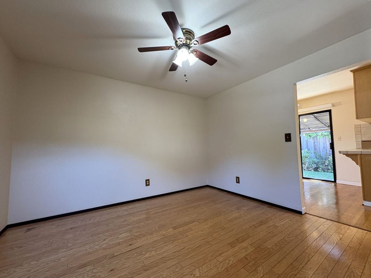 1452 Kentfield Ave - Photo 7 of 36