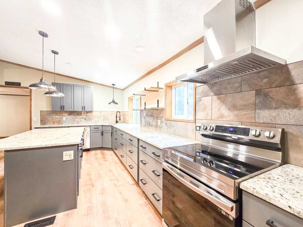 12232 172nd St Ne - Photo 3 of 35