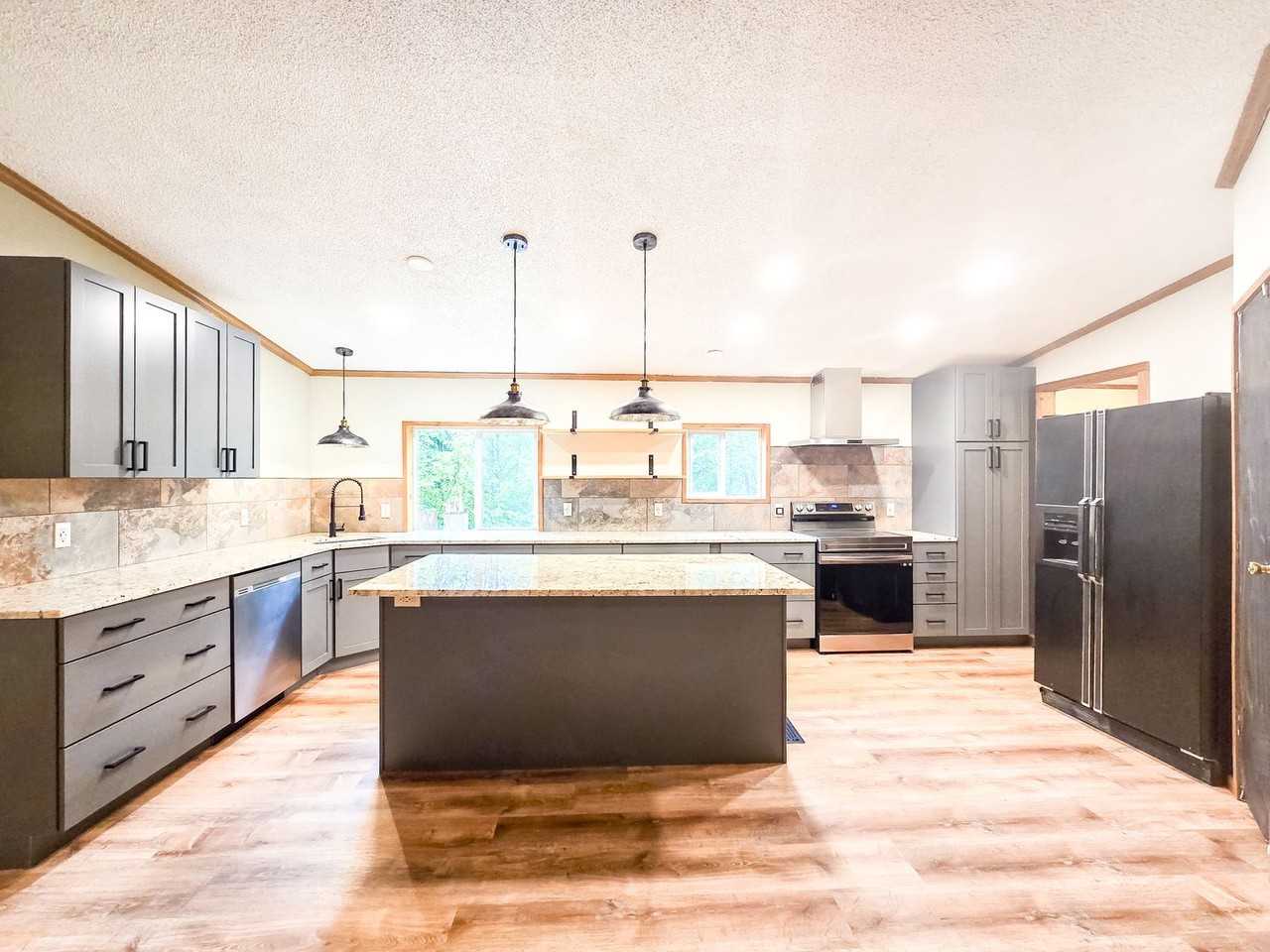 12232 172nd St Ne - Photo 5 of 35