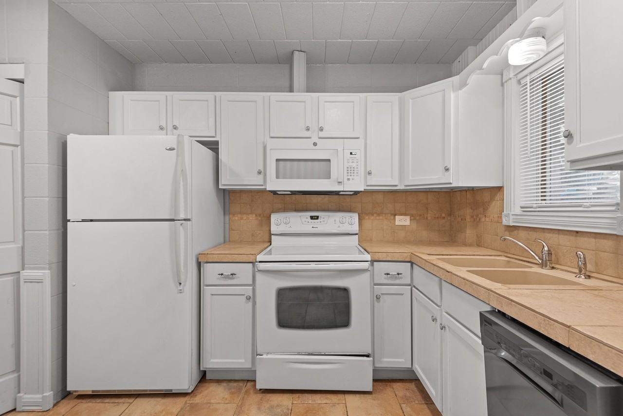 1127 Raymond Ave - Photo 3 of 24