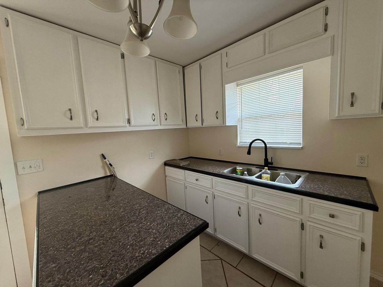 2202 Burnett Ave - Photo 4 of 13