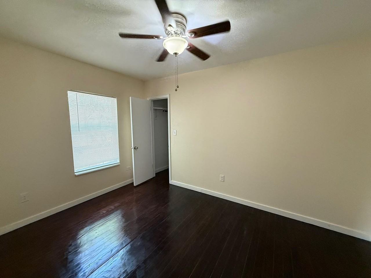 2202 Burnett Ave - Photo 5 of 13