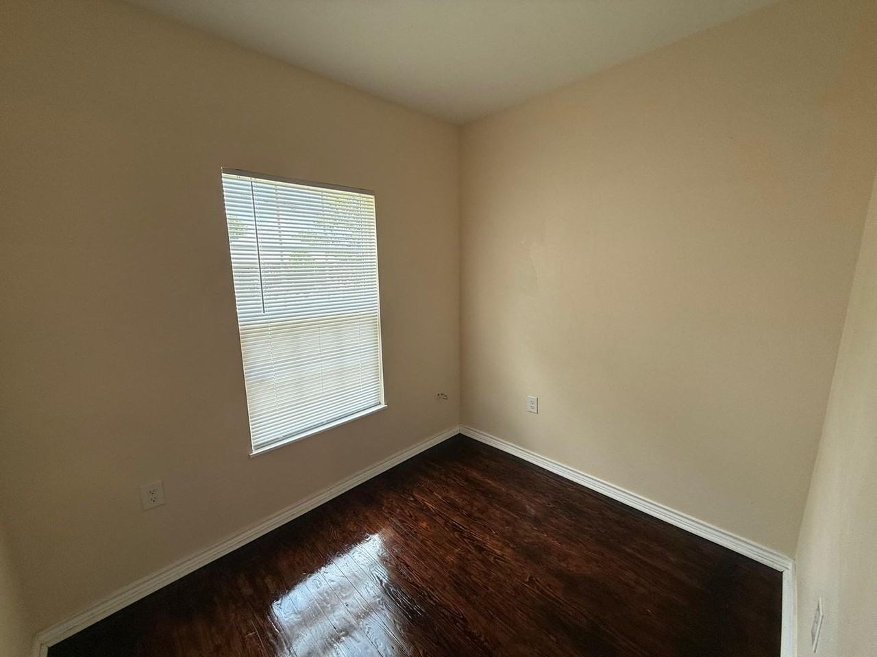 2202 Burnett Ave - Photo 6 of 13