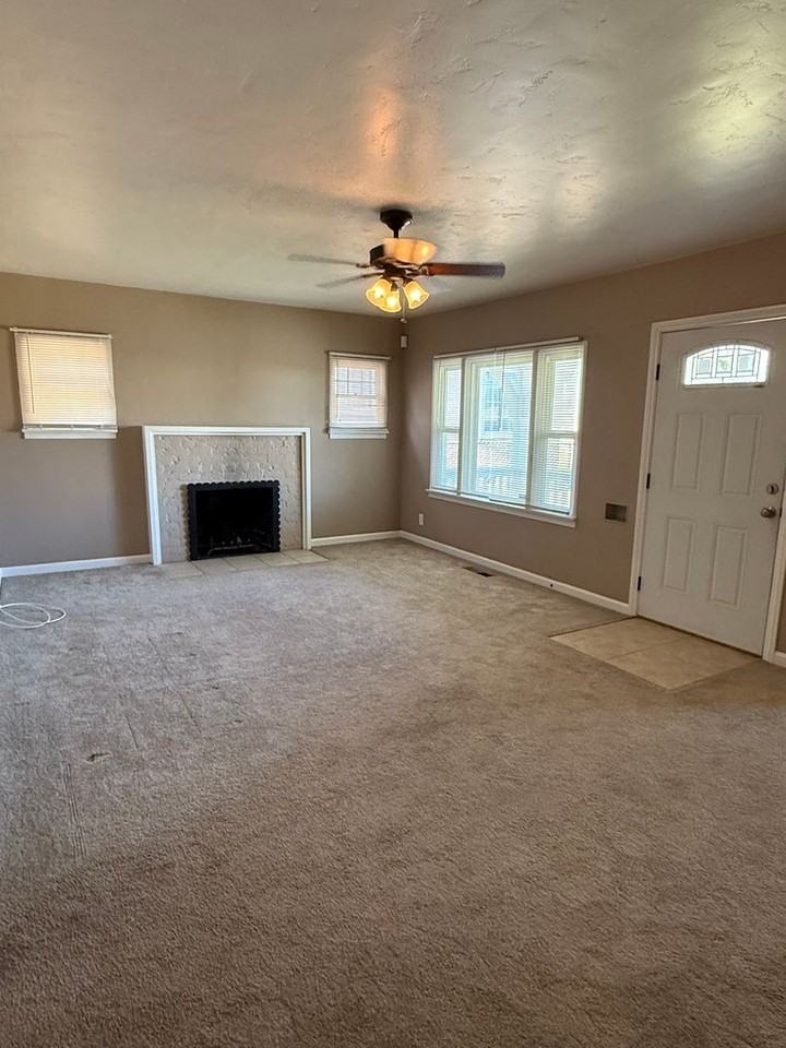 1053 N Laurel Ave - Photo 2 of 9