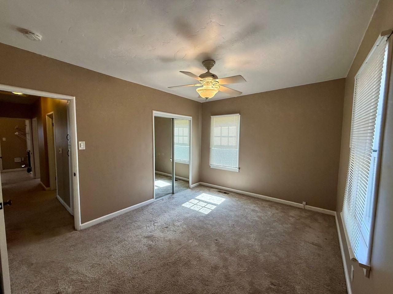 1053 N Laurel Ave - Photo 7 of 9