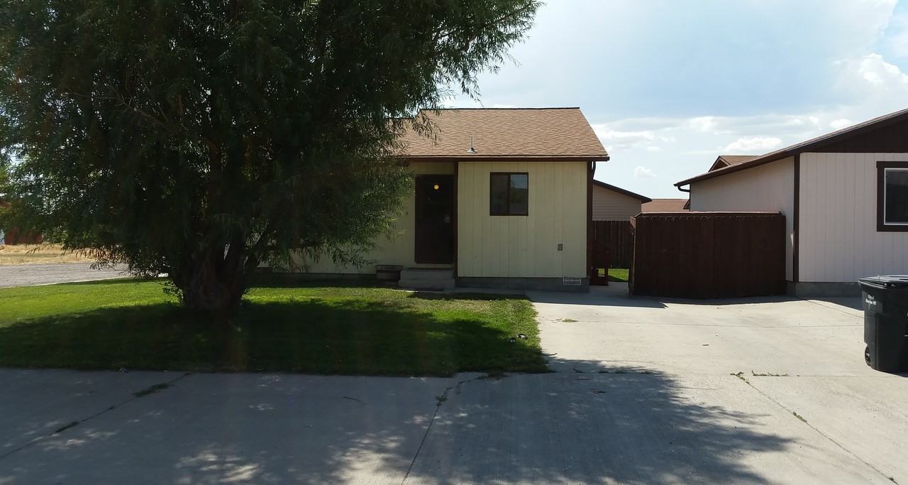 1715 Ashley Ave - Photo 2 of 13