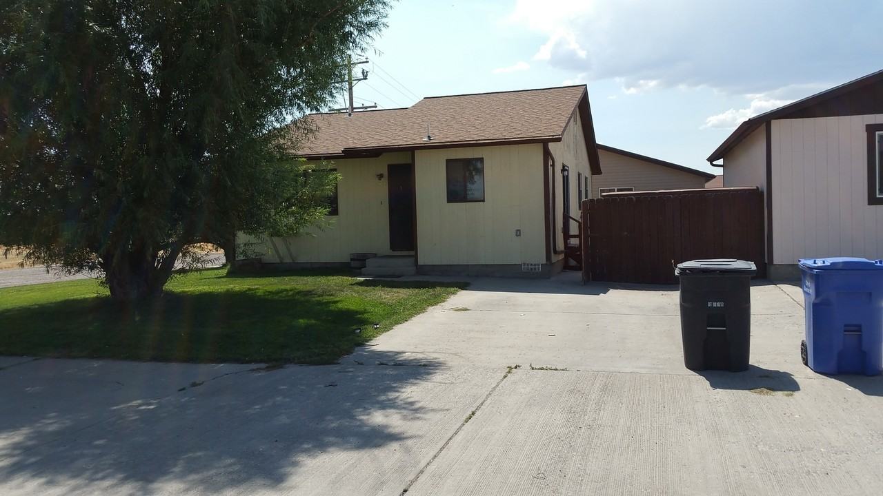 1715 Ashley Ave - Photo 3 of 13