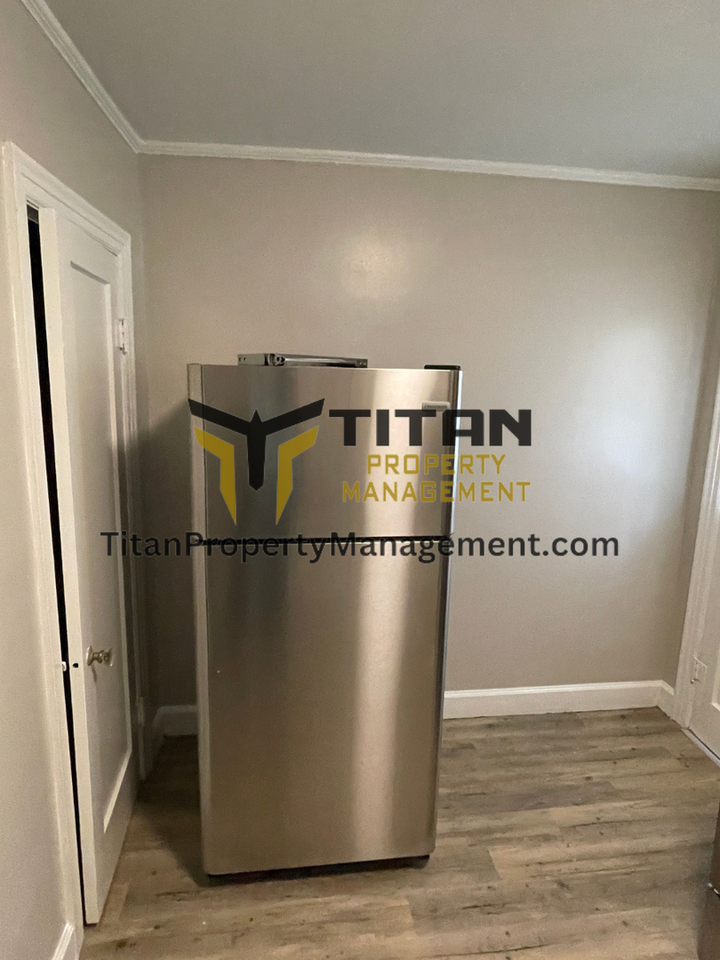 408 W Sevier St #2 - Photo 4 of 14