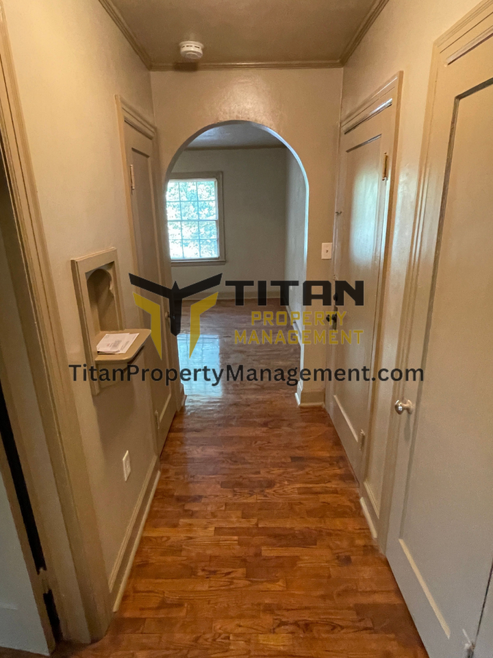 408 W Sevier St #2 - Photo 5 of 14