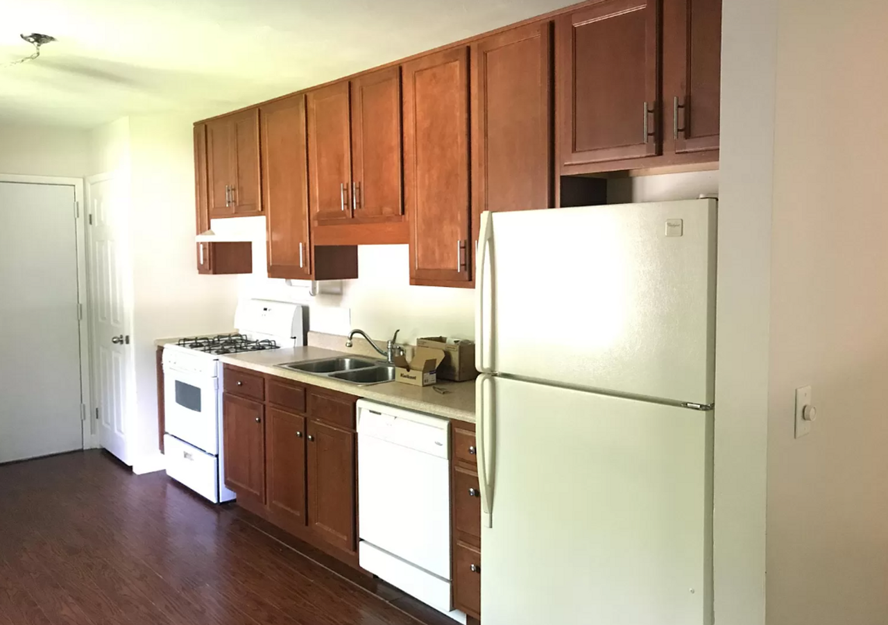 2631 Willow Dr - Photo 2 of 4