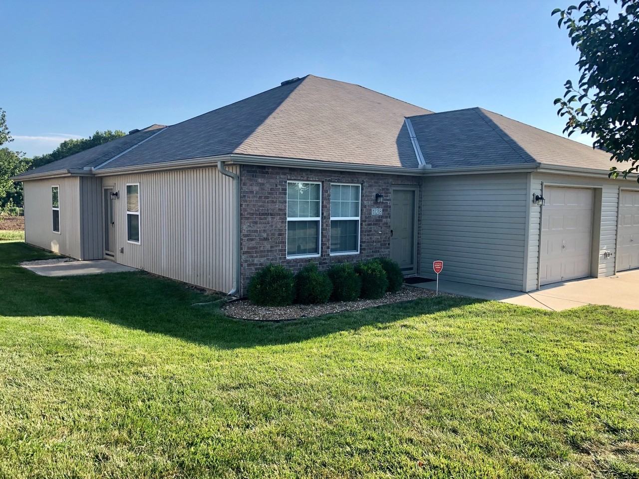 128 Se Rock Garden Ln - Photo 2 of 17