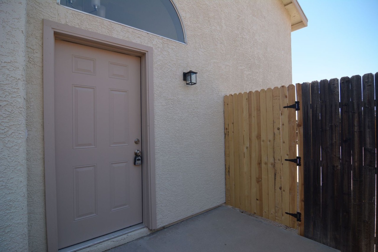 2601 W Aiden St - Photo 3 of 23