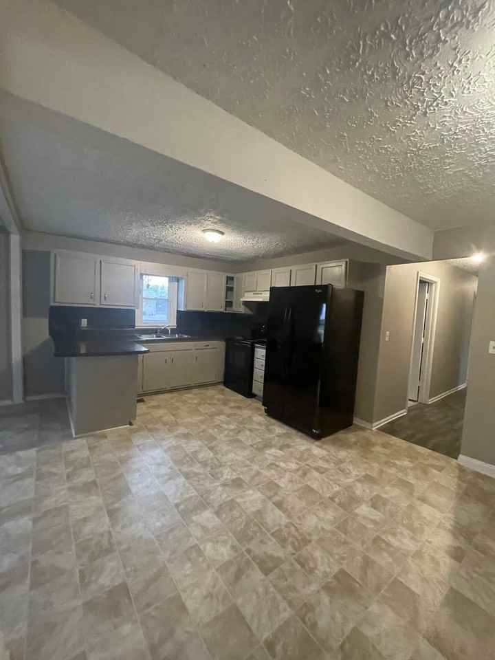 447 W Eastland St - Photo 3 of 13