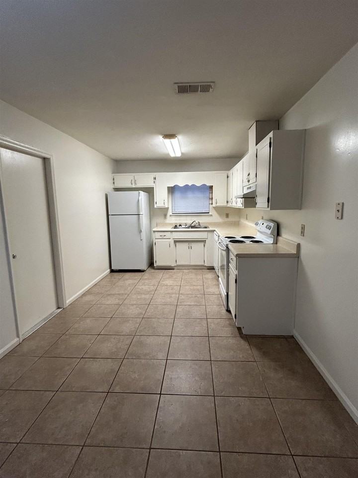 8308 Pegwood Way - Photo 5 of 13