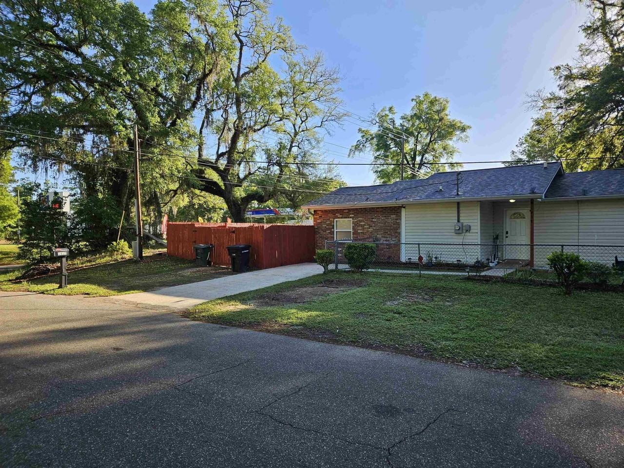 1417 Orange Ave W - Photo 2 of 18