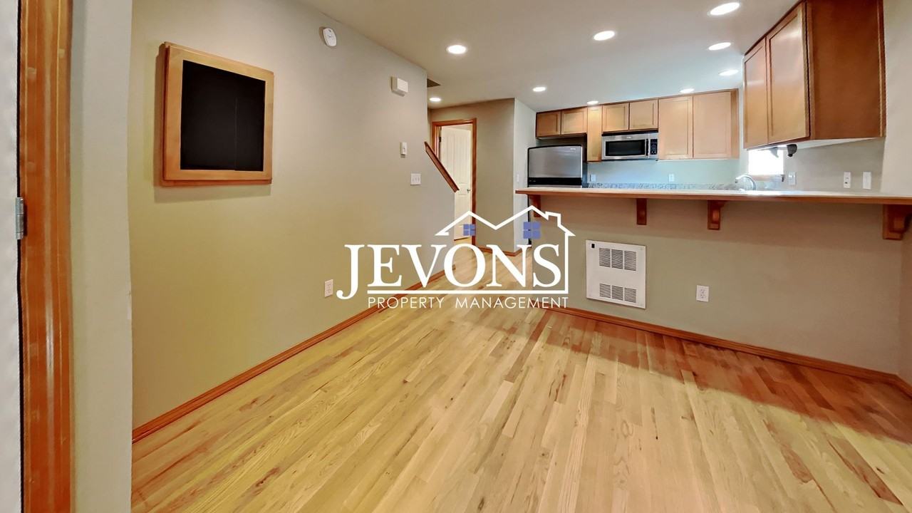13721 Greenwood Ave N - Photo 6 of 30