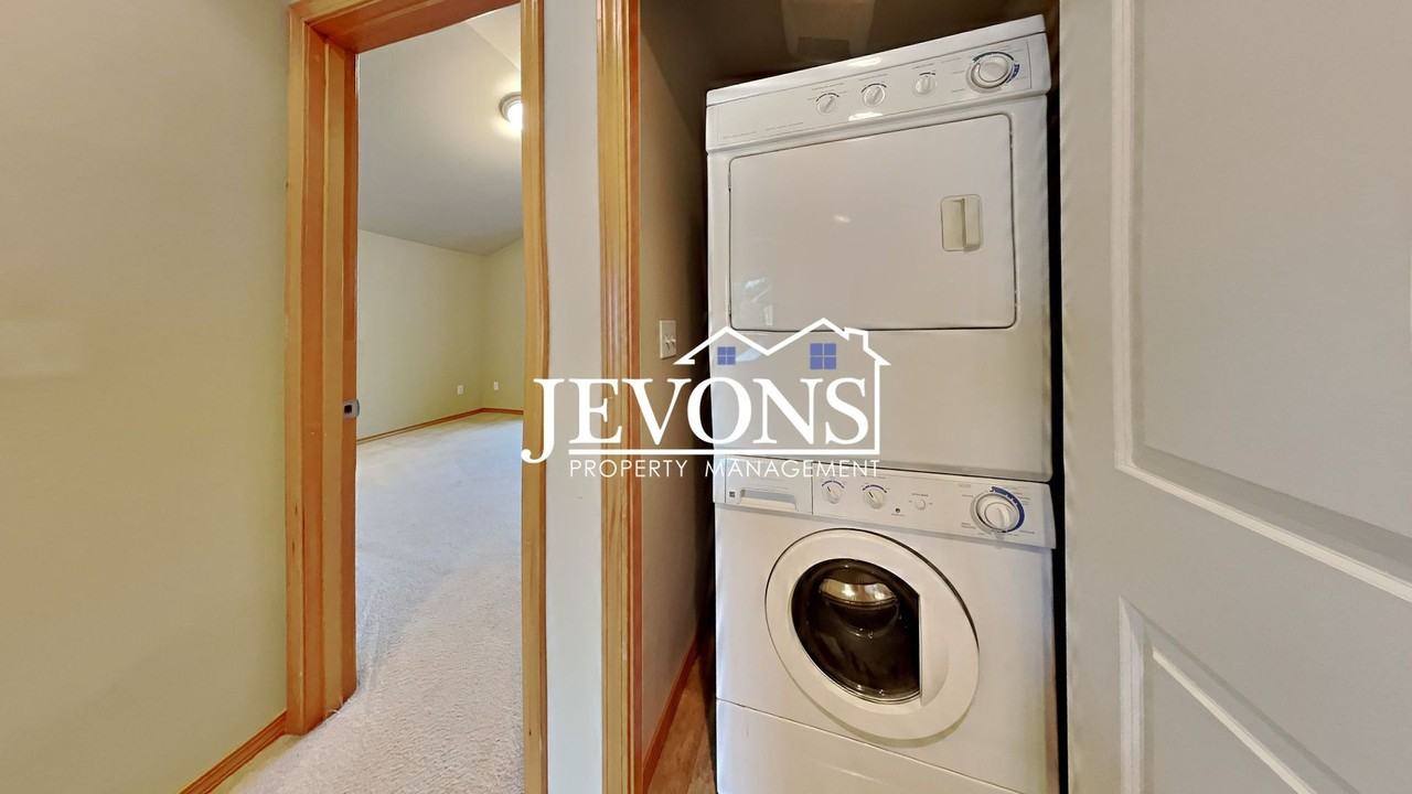 13721 Greenwood Ave N - Photo 3 of 32
