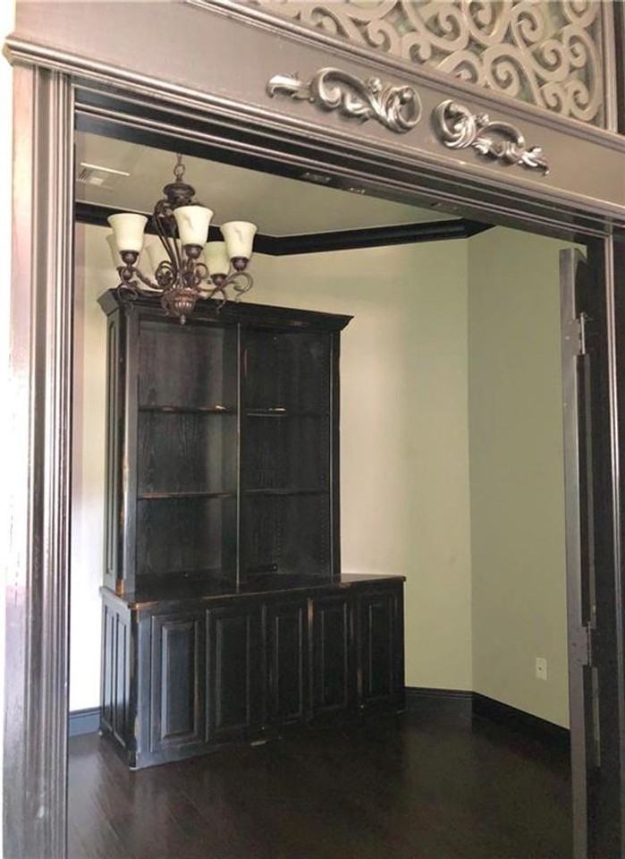 1717 Tara Dr - Photo 4 of 12