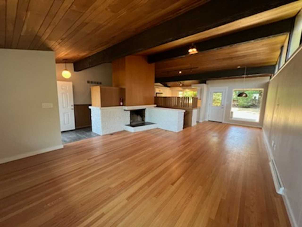 4020 Ne 72nd St - Photo 3 of 14