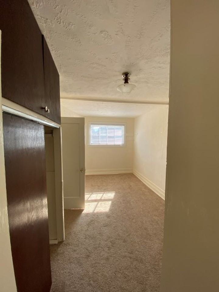 611 W 2nd St - Photo 3 of 6