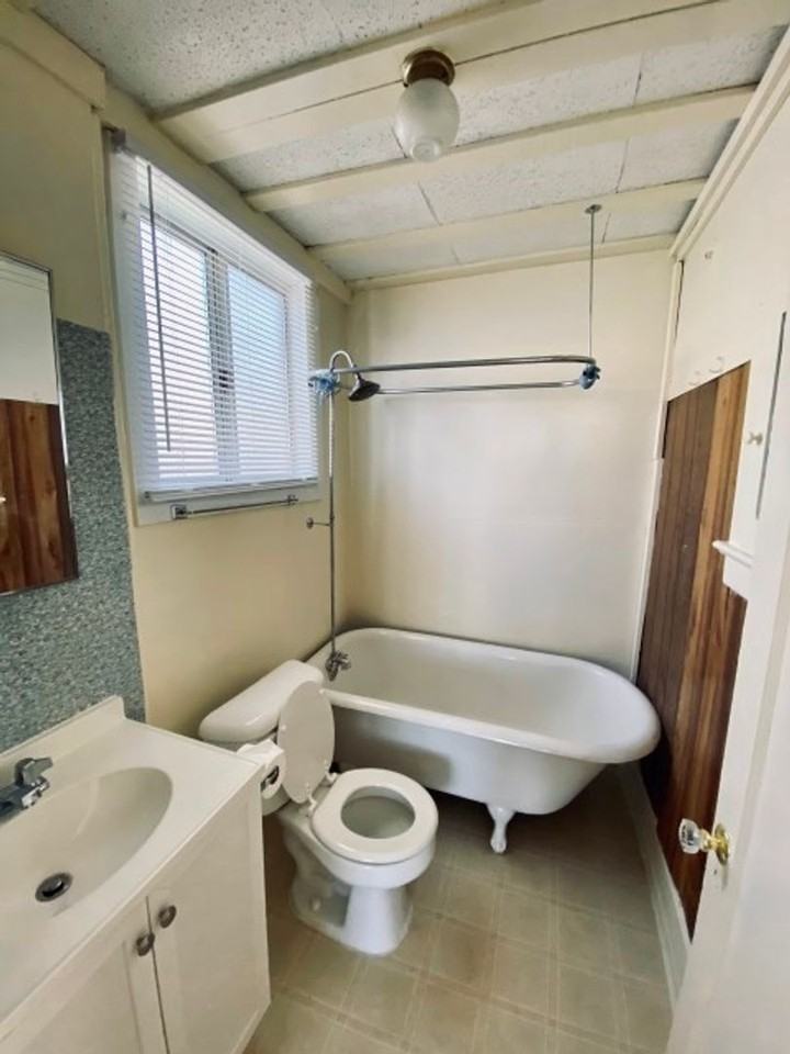 611 W 2nd St - Photo 4 of 6