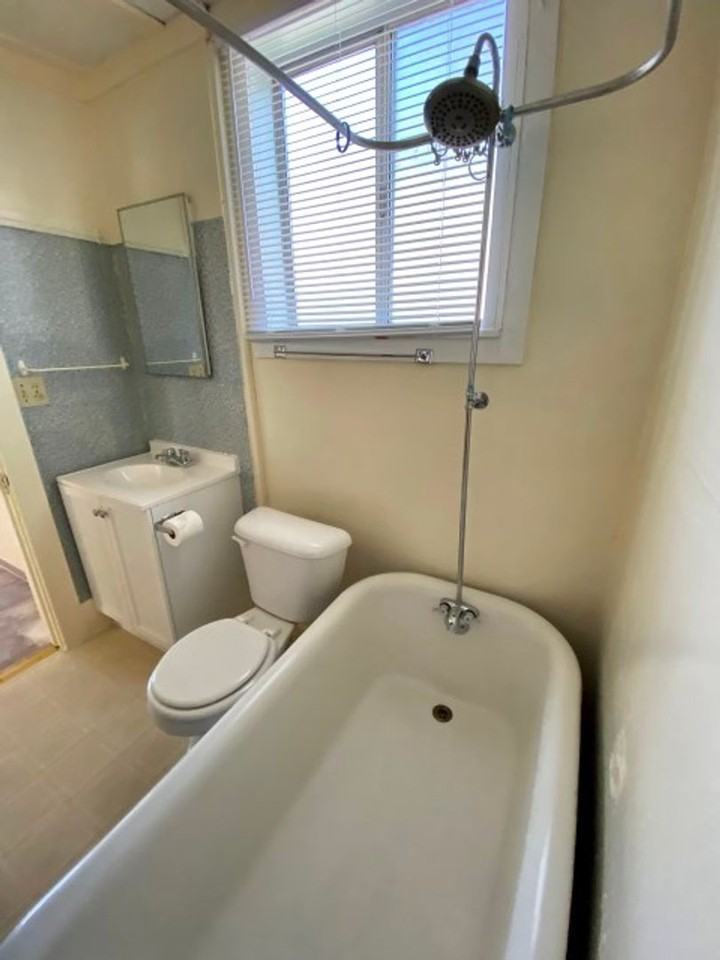 611 W 2nd St - Photo 5 of 6