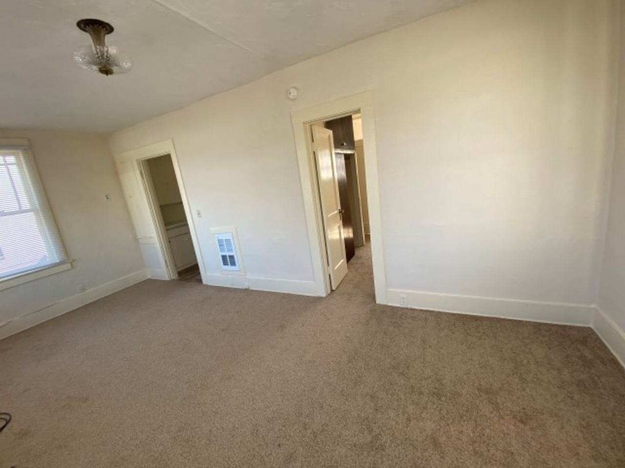 611 W 2nd St - Photo 6 of 6