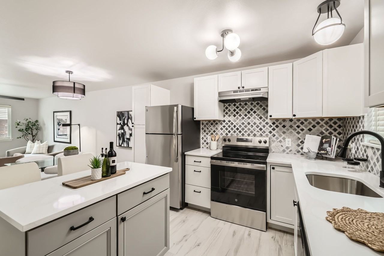 Evergreen Townhomes - Photo 7 of 24